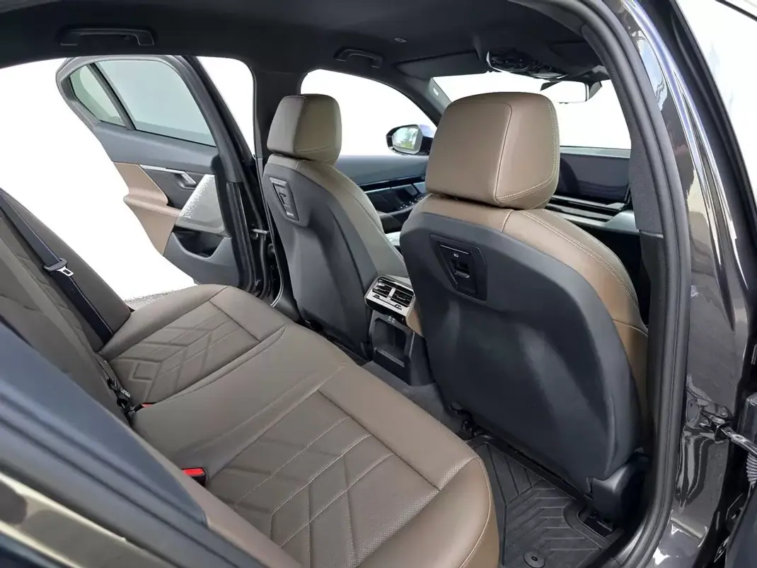 BMW 530e 2024 - 58500 EUR, 48800 km - AUTO.MOTO.pt - 48800km - foto 40 de 46