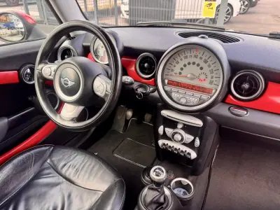 MINI 3 Portas 2009 - 8500 EUR, 167000 km - AUTO.MOTO.pt - 167000km - foto 10 de 19