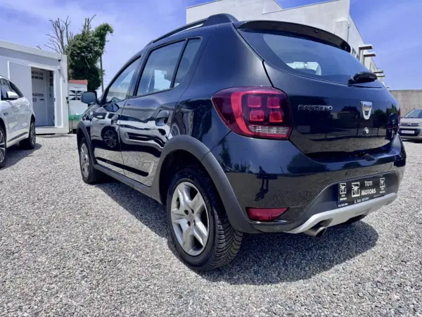 Dacia Sandero 2017 - 11500 EUR, 125170 km - AUTO.MOTO.pt - 125170km - foto 23 de 24