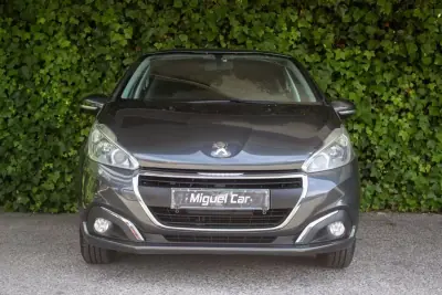 Peugeot 208 2015 - 9900 EUR, 153000 km - AUTO.MOTO.pt - 153000km - foto 2 de 16