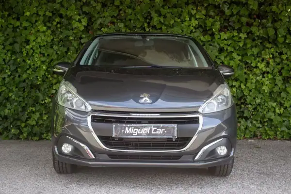 Peugeot 208 2015 - 9900 EUR, 153000 km - AUTO.MOTO.pt - 153000km - foto 2 de 16