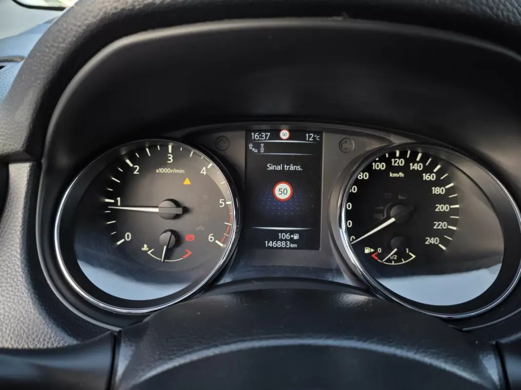 Nissan Qashqai 2015 - 13990 EUR, 146000 km - AUTO.MOTO.pt - 146000km - foto 22 de 40