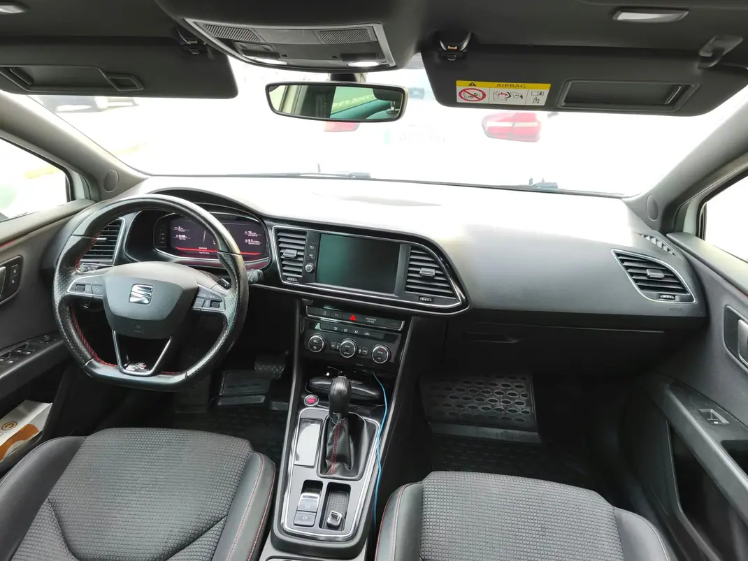 SEAT Leon ST 2019 - 13000 EUR, 158000 km - 158000km - foto 11 de 15