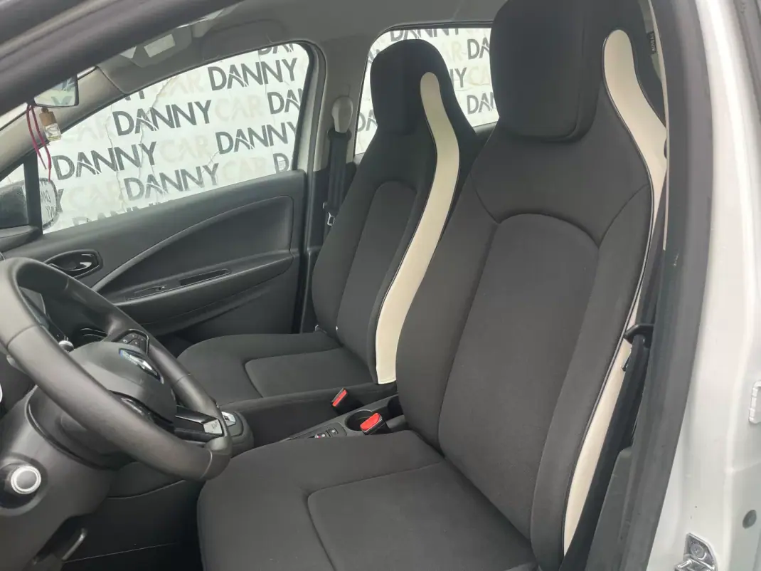 Renault Zoe 2020 - 13500 EUR, 69000 km - AUTO.MOTO.pt - 69000km - foto 10 de 12