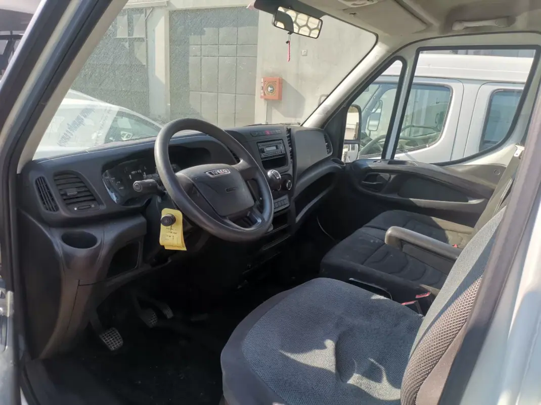 Iveco 2015 - 15000 EUR, 278000 km - AUTO.MOTO.pt - 278000km - foto 5 de 5