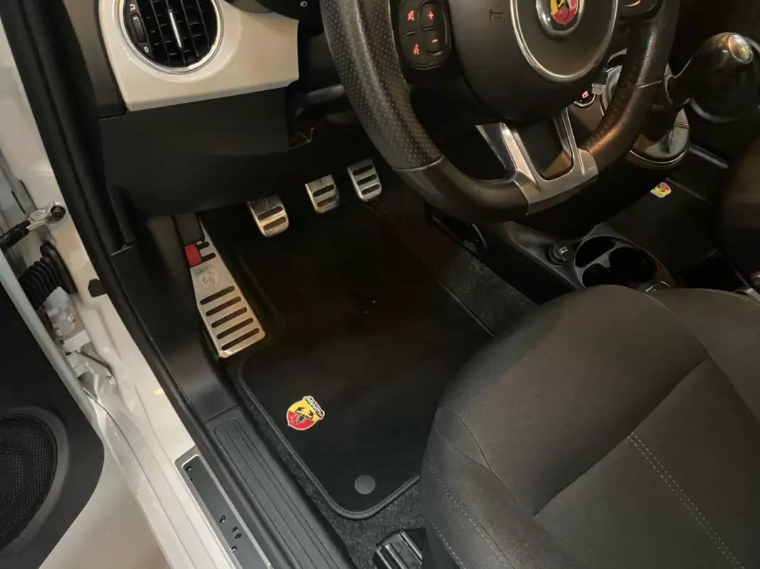 Abarth 595 2018 - 18800 EUR, 92411 km - AUTO.MOTO.pt - 92411km - foto 16 de 20