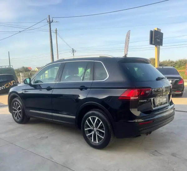 Volkswagen Tiguan 2017 - 17500 EUR, 205000 km - AUTO.MOTO.pt - 205000km - foto 9 de 19