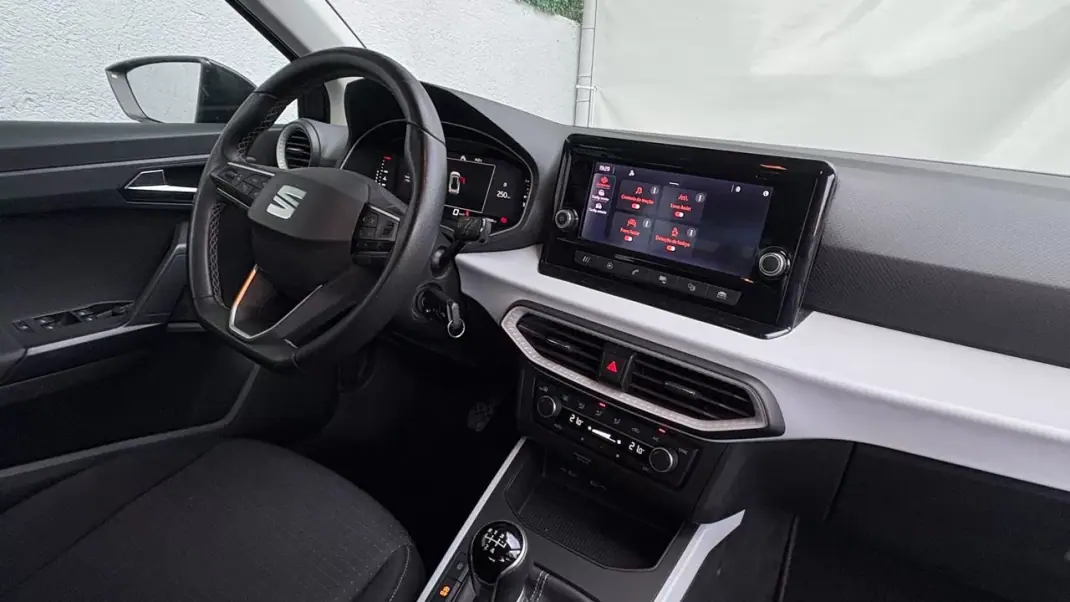 SEAT Arona 2023 - 13400 EUR, 73000 km - AUTO.MOTO.pt - 73000km - foto 12 de 12
