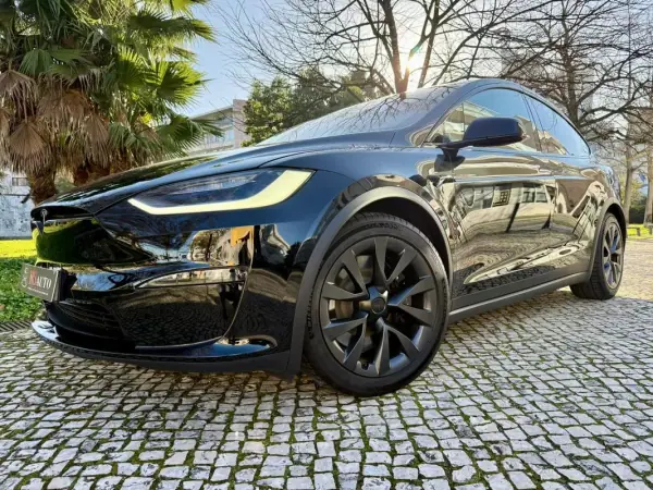 Tesla Model X 2023 - 81890 EUR, 49000 km - AUTO.MOTO.pt - 49000km - foto 27 de 47