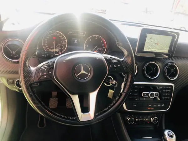 Mercedes-Benz GLA 200 2014 - 20000 EUR, 200000 km - AUTO.MOTO.pt - 200000km - foto 9 de 24