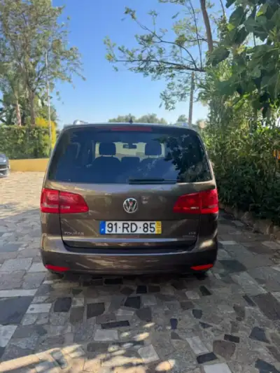Volkswagen Touran 2013 - 12500 EUR, 231091 km - AUTO.MOTO.pt - 231091km - foto 4 de 10