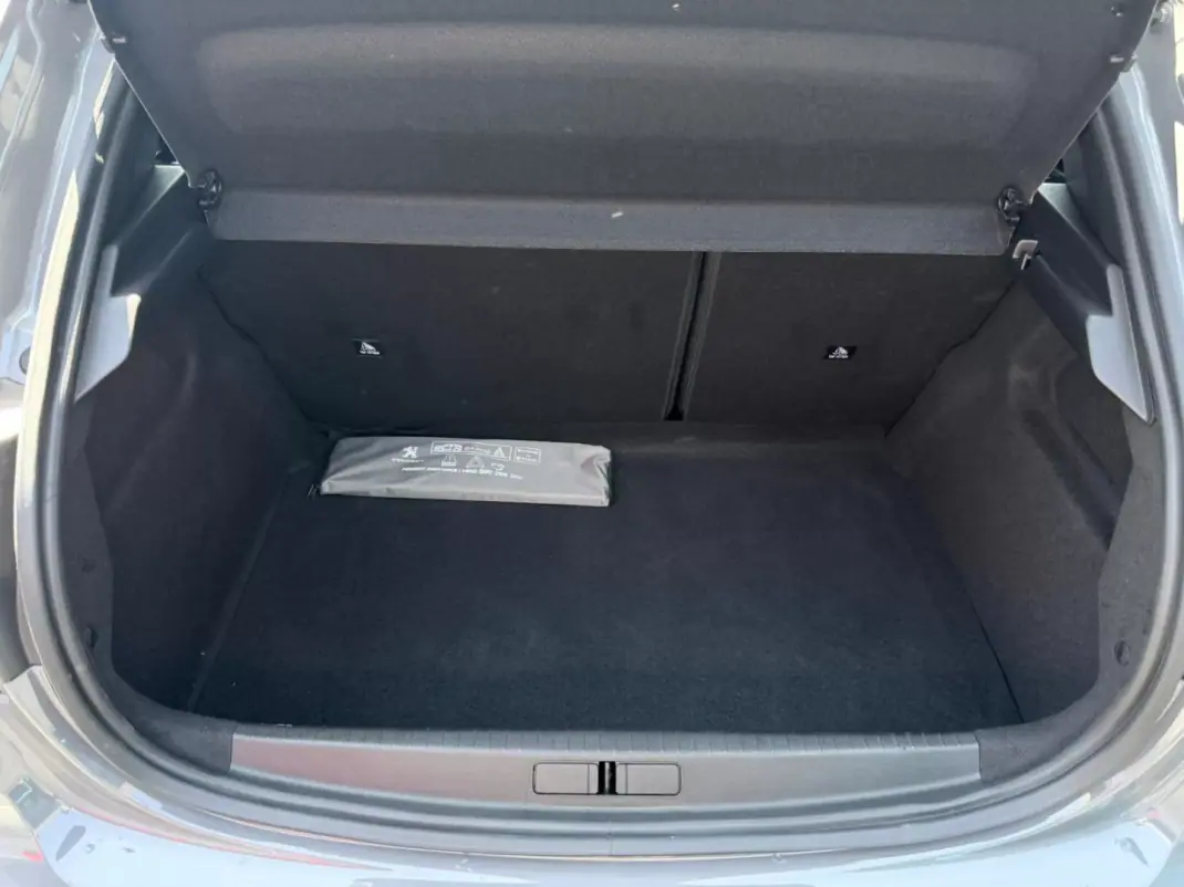 Peugeot 208 2025 - 16500 EUR, 4900 km - AUTO.MOTO.pt - 4900km - foto 12 de 14
