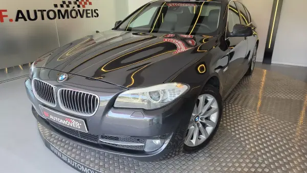 BMW 520 2011 - 10900 EUR, 370543 km - AUTO.MOTO.pt - 370543km - foto 21 de 54