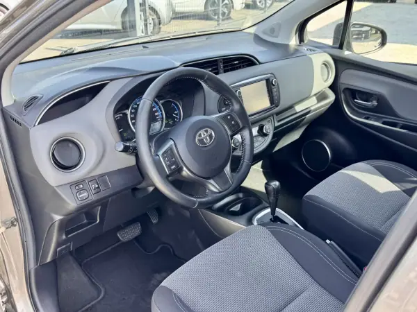 Toyota Yaris 2016 - 14500 EUR, 101000 km - AUTO.MOTO.pt - 101000km - foto 7 de 19