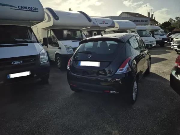 Lancia Ypsilon 2013 - 8400 EUR, 125600 km - AUTO.MOTO.pt - 125600km - foto 3 de 4