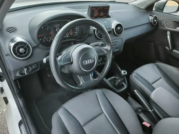Audi A1 2010 - 9950 EUR, 236924 km - AUTO.MOTO.pt - 236924km - foto 19 de 43