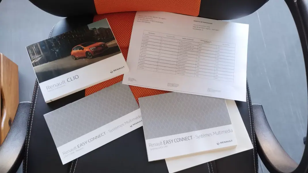 Renault Clio 2021 - 13999 EUR, 63000 km - AUTO.MOTO.pt - 63000km - foto 37 de 38