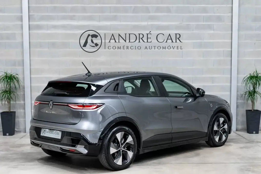 Renault Mégane E-Tech 2022 - 22450 EUR, 57733 km - AUTO.MOTO.pt - 57733km - foto 6 de 40