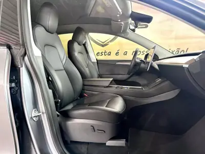 Tesla Model Y 2023 - 42900 EUR, 41470 km - AUTO.MOTO.pt - 41470km - foto 13 de 35