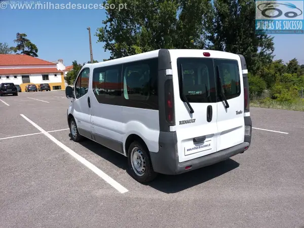 Renault 2002 - 6500 EUR, 457000 km - AUTO.MOTO.pt - 457000km - foto 11 de 19
