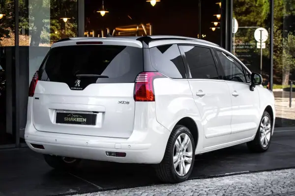Peugeot 5008 2016 — foto 3 de 34