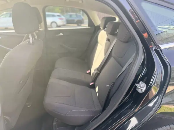 Ford Focus 2014 - 8250 EUR, 213902 km - AUTO.MOTO.pt - 213902km - foto 16 de 19