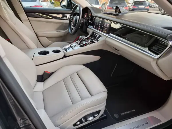 Porsche Panamera Sport Turismo 2018 - 84990 EUR, 147000 km - AUTO.MOTO.pt - 147000km - foto 18 de 50