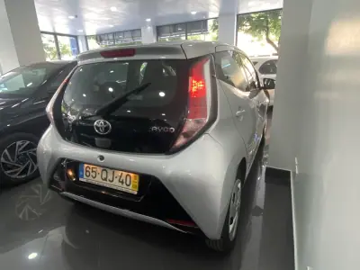 Toyota Aygo 2015 - 9850 EUR, 116267 km - AUTO.MOTO.pt - 116267km - foto 10 de 34