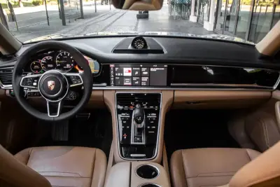 Porsche Panamera 2020 - 79990 EUR, 128249 km - 128249km - foto 39 de 48