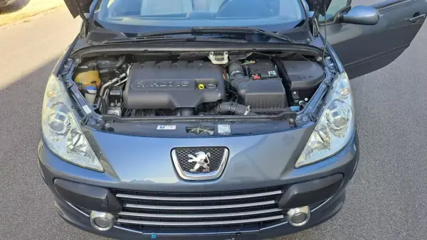 Peugeot 307 CC 2006 - 6490 EUR, 225826 km - AUTO.MOTO.pt - 225826km - foto 50 de 50