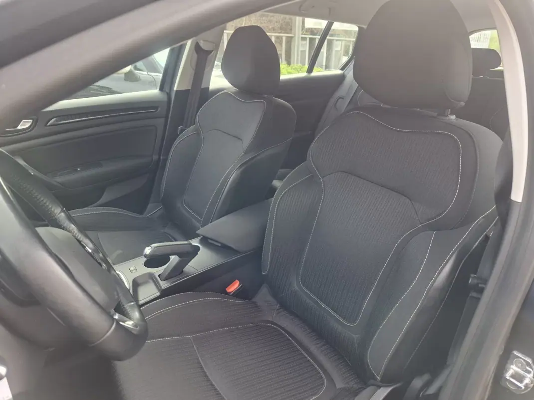 Renault Mégane Sport Tourer 2017 - 11530 EUR, 167840 km - AUTO.MOTO.pt - 167840km - foto 5 de 31