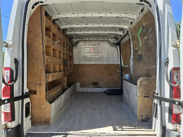 Renault Master 2011 - 9850 EUR, 298000 km - AUTO.MOTO.pt - 298000km - foto 4 de 5