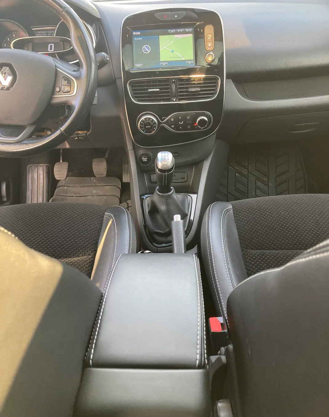 Renault Clio Sport Tourer 2019 - 9100 EUR, 178600 km - AUTO.MOTO.pt - 178600km - foto 16 de 16