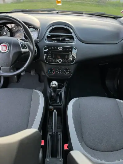 Fiat Punto 2013 - 6300 EUR, 177250 km - AUTO.MOTO.pt - 177250km - foto 8 de 11