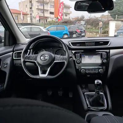 Nissan Qashqai 2018 - 17650 EUR, 57000 km - AUTO.MOTO.pt - 57000km - foto 8 de 15