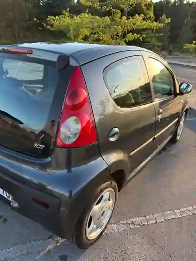 Peugeot 107 2006 - 3000 EUR, 188000 km - AUTO.MOTO.pt - 188000km - foto 11 de 15