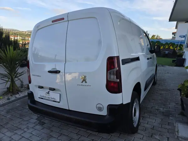 Peugeot Partner 2019 - 13990 EUR, 73560 km - AUTO.MOTO.pt - 73560km - foto 26 de 52