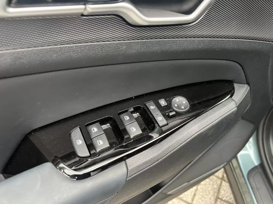 Kia Sportage 2025 - 41000 EUR, 10800 km - AUTO.MOTO.pt - 10800km - foto 14 de 21