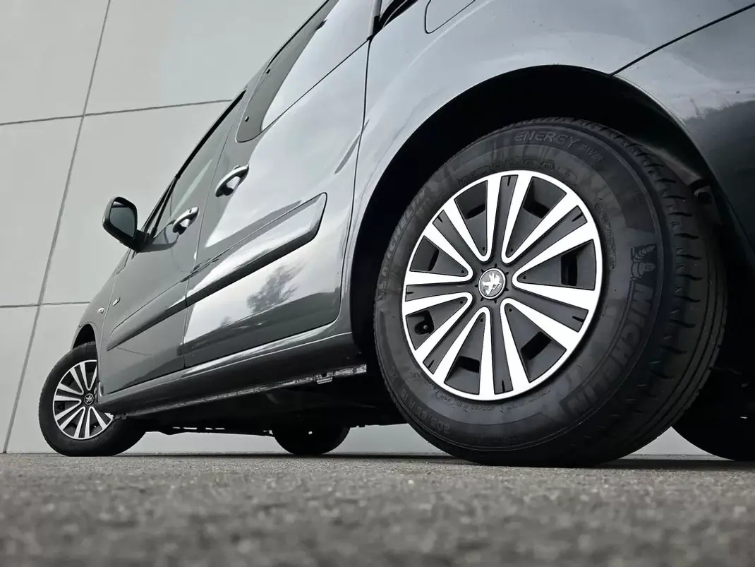 Peugeot Partner 2017 - 12490 EUR, 129000 km - AUTO.MOTO.pt - 129000km - foto 8 de 27