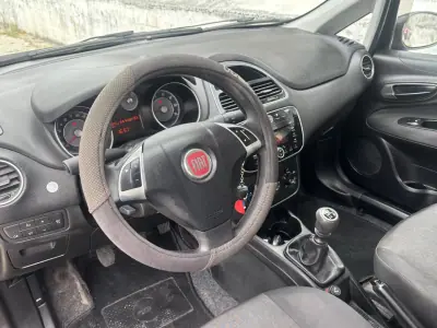 Fiat Punto Evo 2015 - 4500 EUR, 135000 km - AUTO.MOTO.pt - 135000km - foto 10 de 17