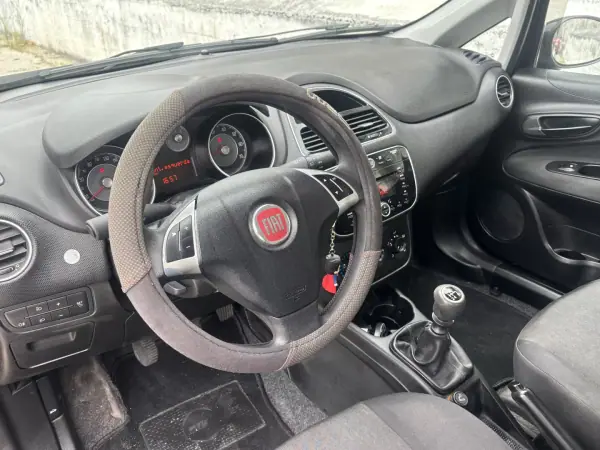 Fiat Punto Evo 2015 - 4500 EUR, 135000 km - AUTO.MOTO.pt - 135000km - foto 10 de 17