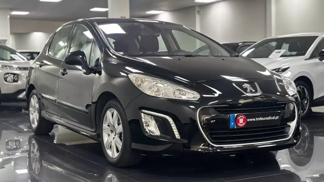 Peugeot 308 2012 - 7250 EUR, 172520 km - AUTO.MOTO.pt - 172520km - foto 12 de 50