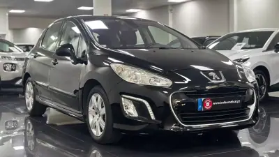 Peugeot 308 2012 - 7250 EUR, 172520 km - AUTO.MOTO.pt - 172520km - foto 12 de 50