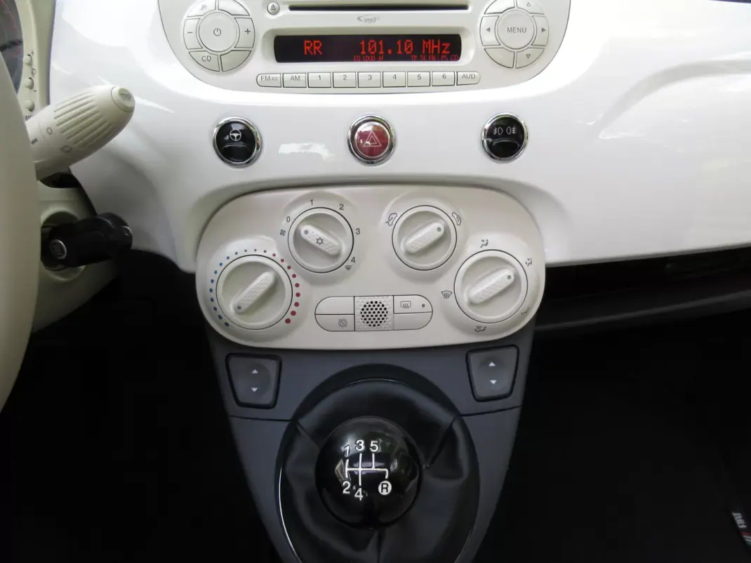 Fiat 500 2010 - 6990 EUR, 185000 km - AUTO.MOTO.pt - 185000km - foto 30 de 37