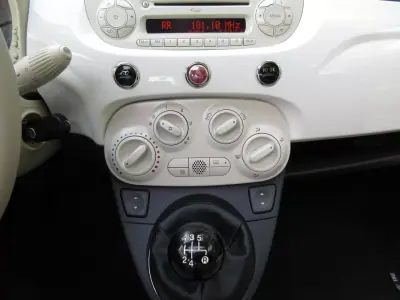 Fiat 500 2010 - 6990 EUR, 185000 km - AUTO.MOTO.pt - 185000km - foto 30 de 37