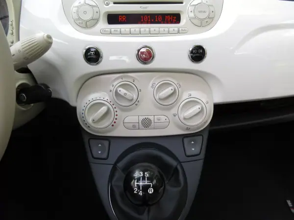 Fiat 500 2010 - 6990 EUR, 185000 km - AUTO.MOTO.pt - 185000km - foto 30 de 37