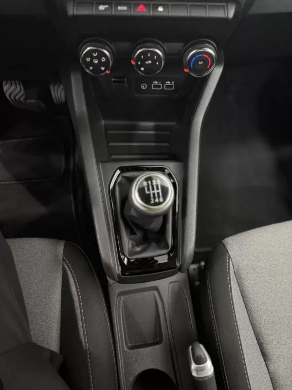 Renault Clio 2024 - 18000 EUR, 14000 km - AUTO.MOTO.pt - 14000km - foto 17 de 18