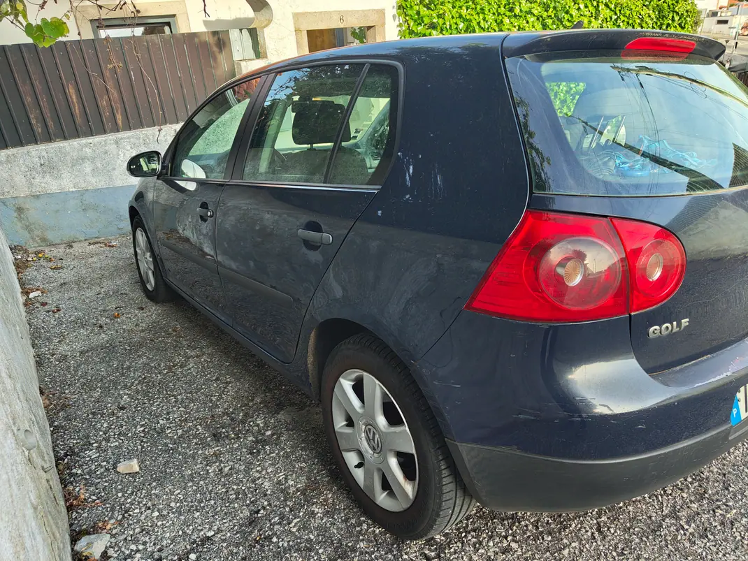 Volkswagen Golf 2005 - 4500 EUR, 265000 km - AUTO.MOTO.pt - 265000km - foto 2 de 3