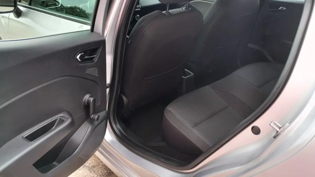 Renault Clio 2020 - 13500 EUR, 149999 km - AUTO.MOTO.pt - 149999km - foto 16 de 37