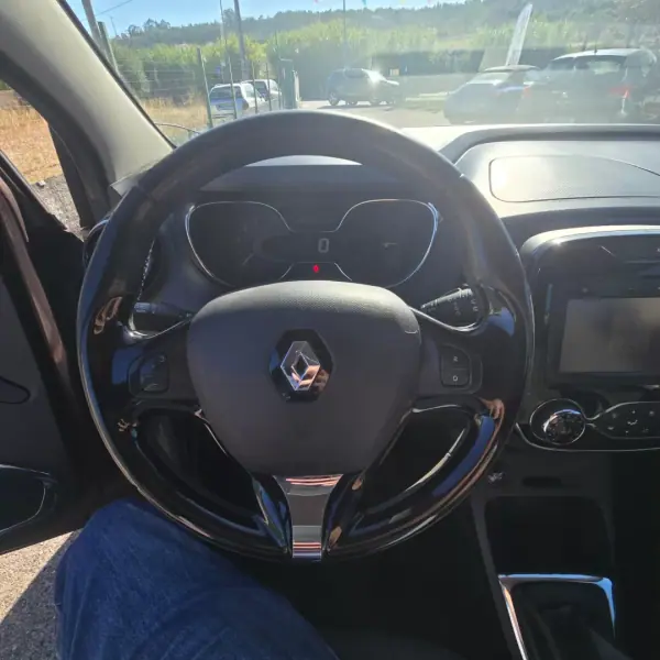 Renault Captur 2015 - 8950 EUR, 233891 km - 233891km - foto 9 de 14